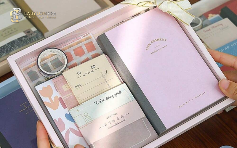 Sổ tay cao cấp, bình giữ nhiệt hay bình nước có in tên nhân viên